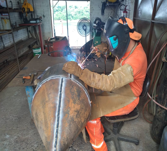 Fabricação própria de bóias na oficina CHD